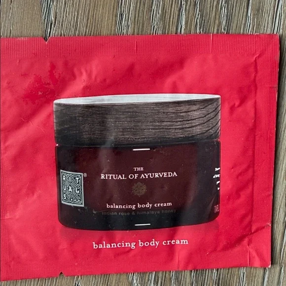 Cetaphil Cleanser Travel & 25 Various Skin Body Hair Makeup Samples Red/Pink Bag - Picture 10 of 16